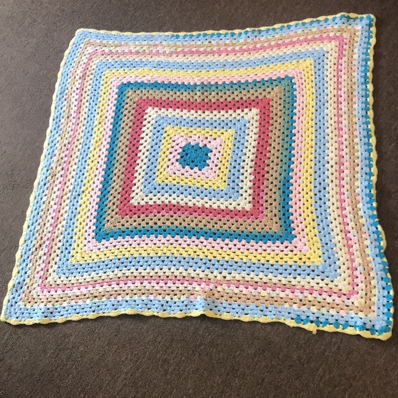 Vintage Handmade Granny Square Crotched Blanket Throw Afghan - Picture 2 of 6